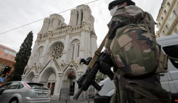 Zbulohet identiteti i terroristit që masakroi sot tre francezët në Nice
