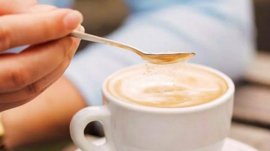Zbuloni sa sheqer duhet t’i hidhni kafes dhe kujdesi që duhet të tregoni
