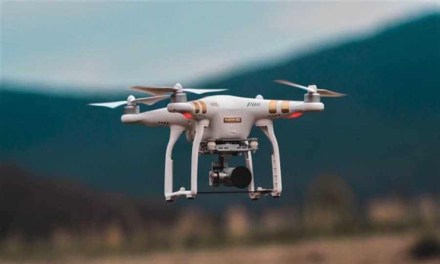 Ministria e Financave porosit dron 18 mijë euro, tregon se çka i duhet