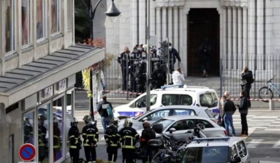 Kujdes, pamje të rënda: Tragjedia në Francë, dalin fotografitë e viktimave dhe dorasit