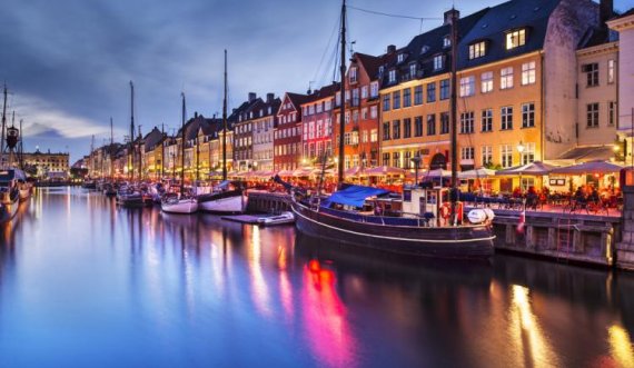 Danimarka shton Greqinë në listën paralajmëruese për udhëtimet