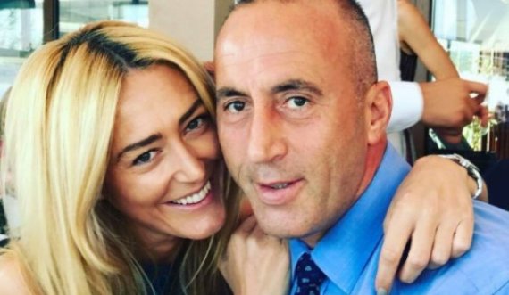 Anita publikon foto duke u puthur me Ramush Haradinajn