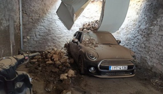 Pamje të tmerrshme vijnë nga Greqia pas tërmetit dhe cunamit