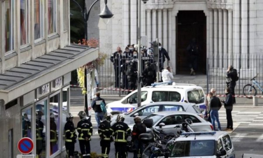 Kujdes, pamje të rënda: Tragjedia në Francë, dalin fotografitë e viktimave dhe dorasit