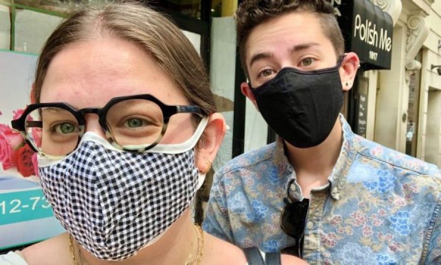 Maskat e fytyrës duhet të ndërrohen çdo dy orë, mjekët tregojnë arsyen