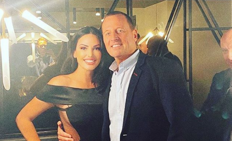 Richard Grenell poston fotografi me Bleona Qerretin