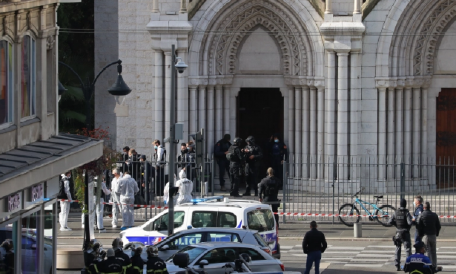 Dalin detaje të reja për profilin e terroristit tunizian që masakroi tre francezët