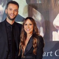 Arbana Osmani publikon foton e parë me të birin, “babi bën foto të bukura lehtësisht”