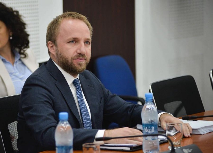 Abelard Tahiri emërohet shef i Grupit Parlamentar të PDK-së