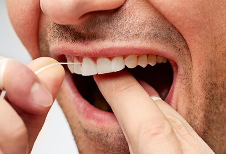 Pastrimi i dhëmbëve që fillon nga nofulla e epërme