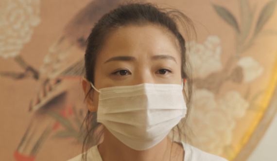 Një banore e Wuhan thotë se Kina fshehu koronavirusin, si pasojë i vdiq babai