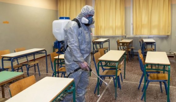 Greqia ia bën si Kosova, e shtyn rihapjen e shkollave për 14 shtator