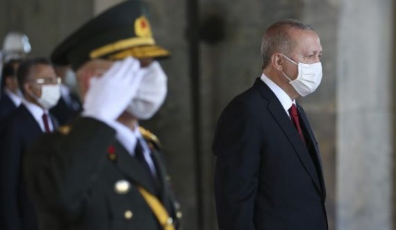 Zbulohen prapaskenat: Erdogan kërkoi të fundoste një anije greke, e kundërshtuan ushtarët turq