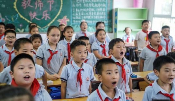 Wuhan, ish-epiqendra e koronavirusit rikthen nxënësit në shkolla