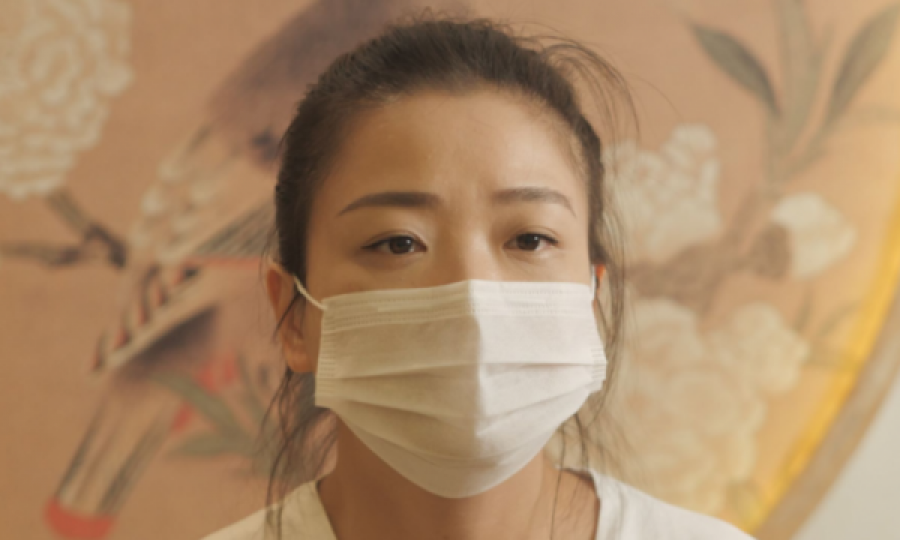 Një banore e Wuhan thotë se Kina fshehu koronavirusin, si pasojë i vdiq babai