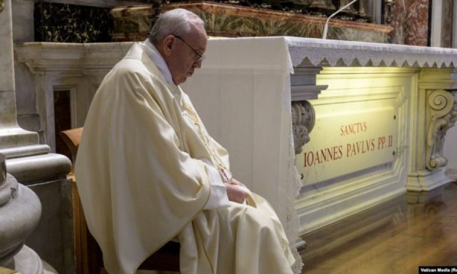 Papa bën thirrje të anulohet borxhi i vendeve të varfra