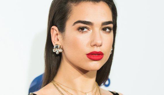 Dua Lipa: Për herë të parë kam puthur kur isha 17 vjeçe