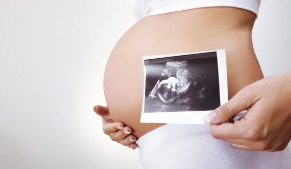 Studim: Gratë shtatzëna mund të mos shfaqin simptoma të koronavirusit