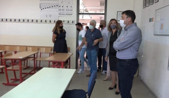 Ministri Likaj viziton shkollën “Xhemail Mustafa”, inspekton përgatitjet për fillimin e vitit të ri shkollor