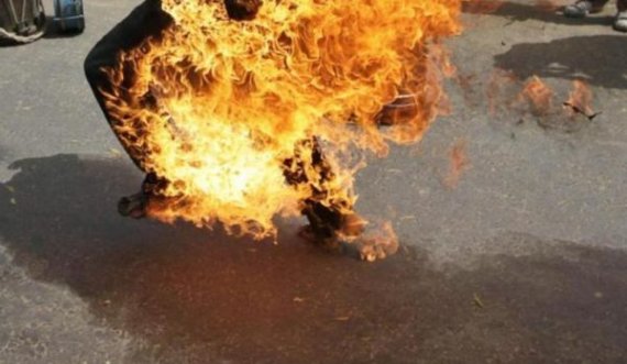 Familjarët e 39-vjeçarit nga Kamenica që dogji veten me benzinë thonë se nuk e dinë pse veproi ashtu