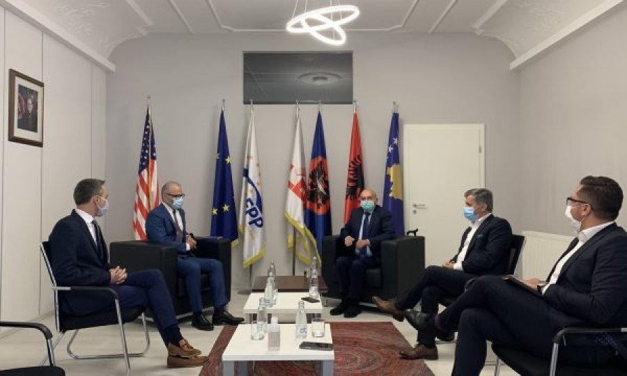 Mustafa flet për gjendjen politike dhe koronavirusin me ambasadorin italian