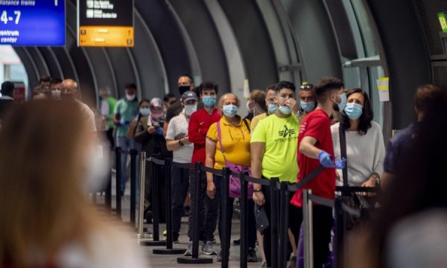 Paralajmërimi i epidemiologut: Evropa mund të jetë tepër vonë për ta ndaluar një valë të dytë të COVID-19