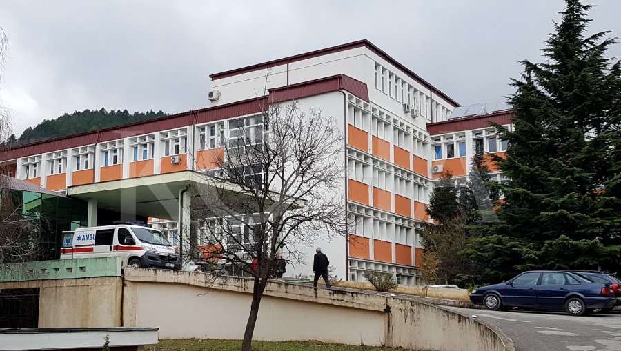 53 pacientë po trajtohen nga COVID në Spitalin e Pejës, 15 prej tyre në gjendje të rëndë