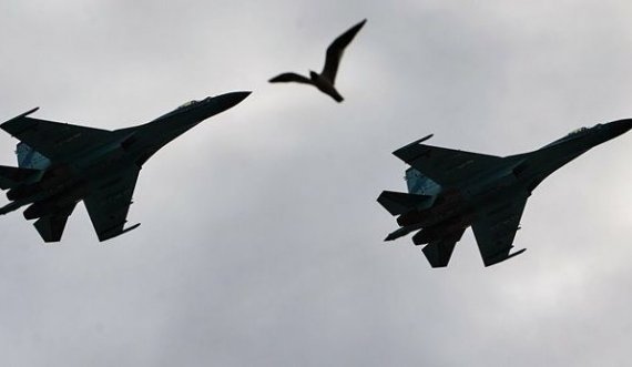 Rriten tensionet, tetë avionë luftarakë amerikanë mbi Detin e Zi – reagon Rusia