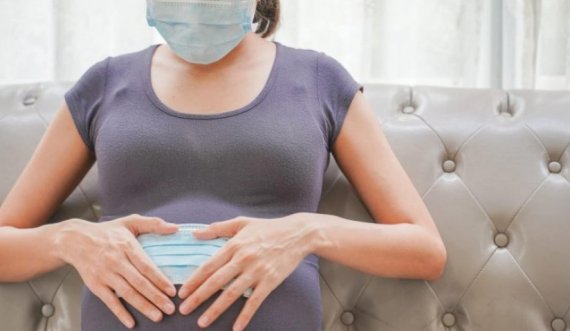 Gratë shtatzëna që infektohen me COVID-19 kanë të ngjarë të kenë më pak simptome, por janë në rrezik më të madh për kujdes intensiv