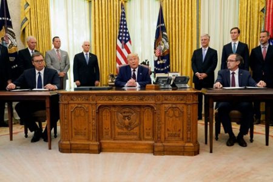 Presidenti Trump pas nënshkrimit të marrëveshjes paralajmëron vizitë në Kosovë dhe Serbi