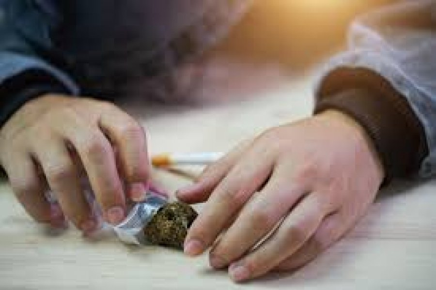 I mituri nga Suhareka merr marihuanë, dërgohet me urgjencë në spital