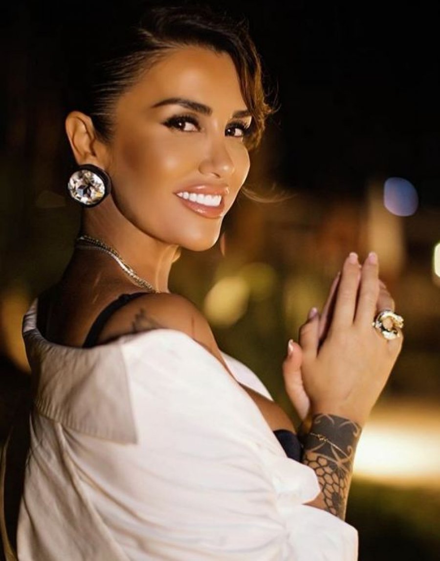 “Sa shumë më ke frymëzuar” Jonida Maliqi pozon me këngëtaren shqiptare
