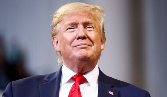 Trump i dhuron Kosovës “Çelësin e Shtëpisë së Bardhë”