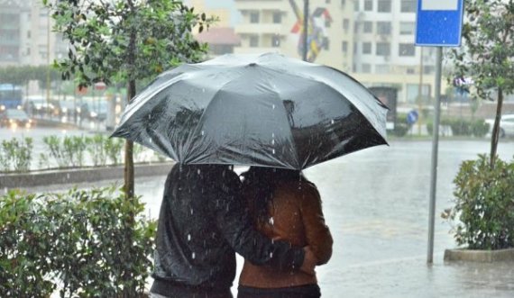 Moti në Kosovë gjatë pesë ditëve të ardhshme: Shi dhe rënie temperaturash