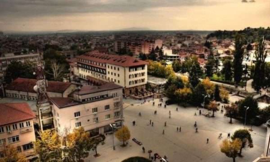 Pejë, kosovari duke pastruar tavanin e shtëpisë në mëngjes, gjen dy granata dore