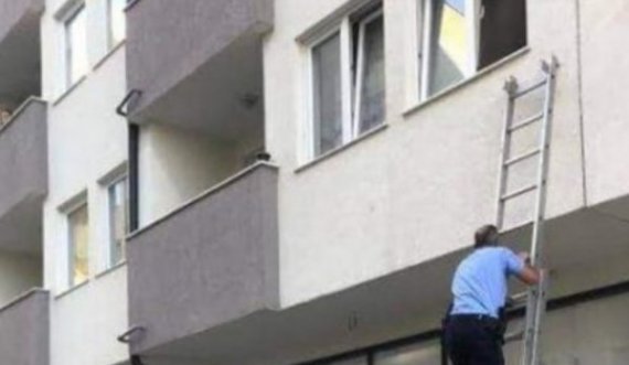 Policia e Kosovës shpëton fëmijën 4 vjeçar që ishte i mbyllur vetëm në një banesë