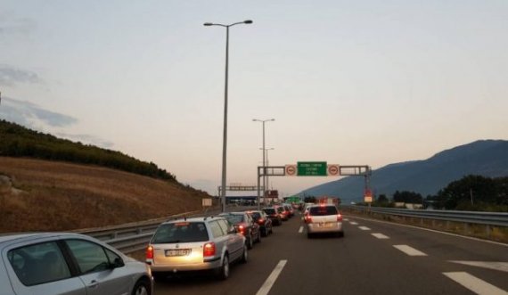 Mbi 30 mijë kosovarë shkuan në Shqipëri në fundjavë
