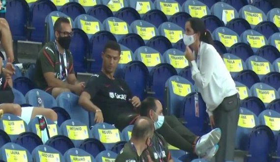 Ronaldo qortohet pse nuk mbajti maskë