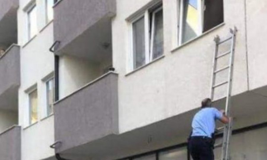Policia e Kosovës shpëton fëmijën 4 vjeçar që ishte i mbyllur vetëm në një banesë