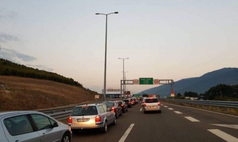 Mbi 30 mijë kosovarë shkuan në Shqipëri në fundjavë