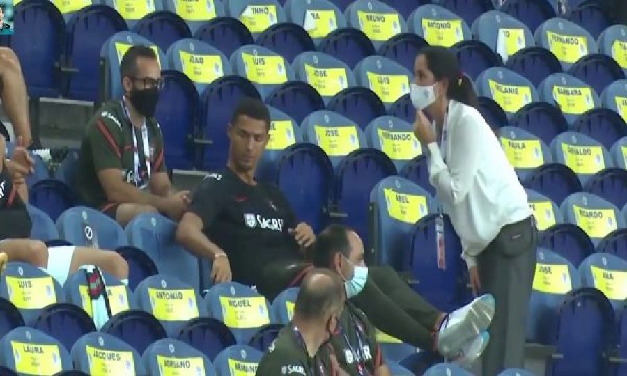 Ronaldo qortohet pse nuk mbajti maskë