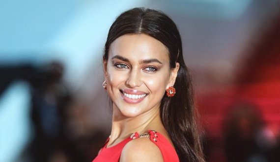 Ky ‘look’ i Irina Shayk tërheq vëmendjen e ndjekësve, ja fustani që nuk duhet të mungojë në garderobën tuaj këtë vjeshtë