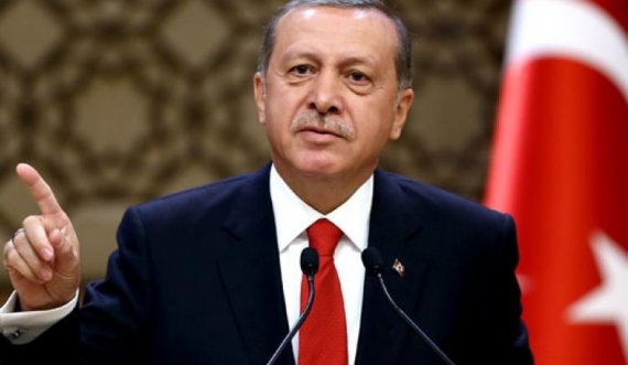 Erdogan flet pasi dërgoi tanket në kufirin me Greqinë: Uluni ose do ballafaqoheni me përvoja të dhimbshme