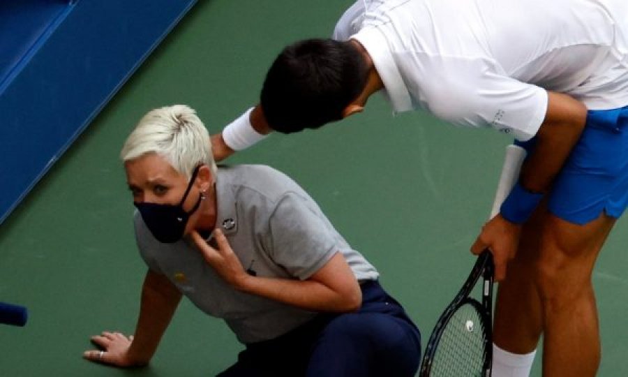 Reagon Djokovic pasi u përjashtua nga US Open sepse e goditi me top gjyqtaren 
