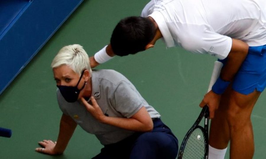 Reagon Djokovic pasi u përjashtua nga US Open sepse e goditi me top gjyqtaren 