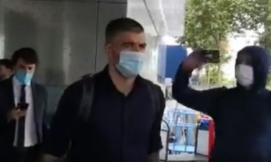 Ka mbetur vetëm zyrtarizimi, Kolarov arrin në Milano