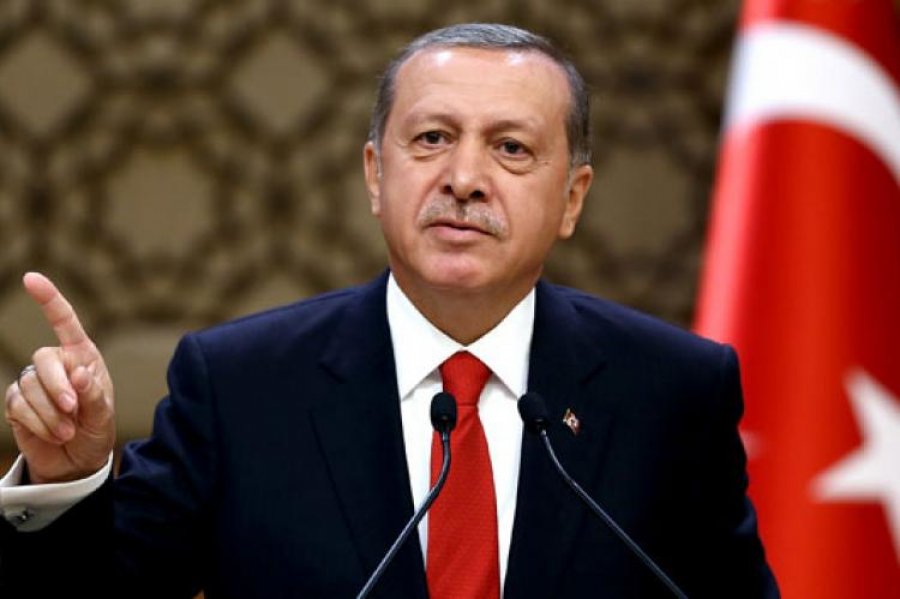 Erdogan flet pasi dërgoi tanket në kufirin me Greqinë: Uluni ose do ballafaqoheni me përvoja të dhimbshme