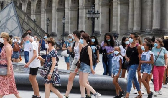 Ekspertët në Britani: Vala e dytë e COVID-19 po vjen