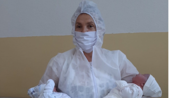 Nëna e deputetes mundësoi lindjen e dy fëmijëve brenda një ore në Suharekë