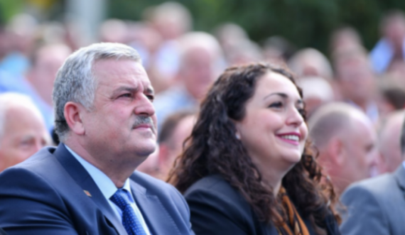 Agim Veliu godet Vjosa Osmanin: Nuk mbahet mend kërcimi i kryetarit të Parlamentit në parti tjera